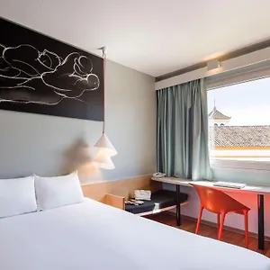 Ibis Otel